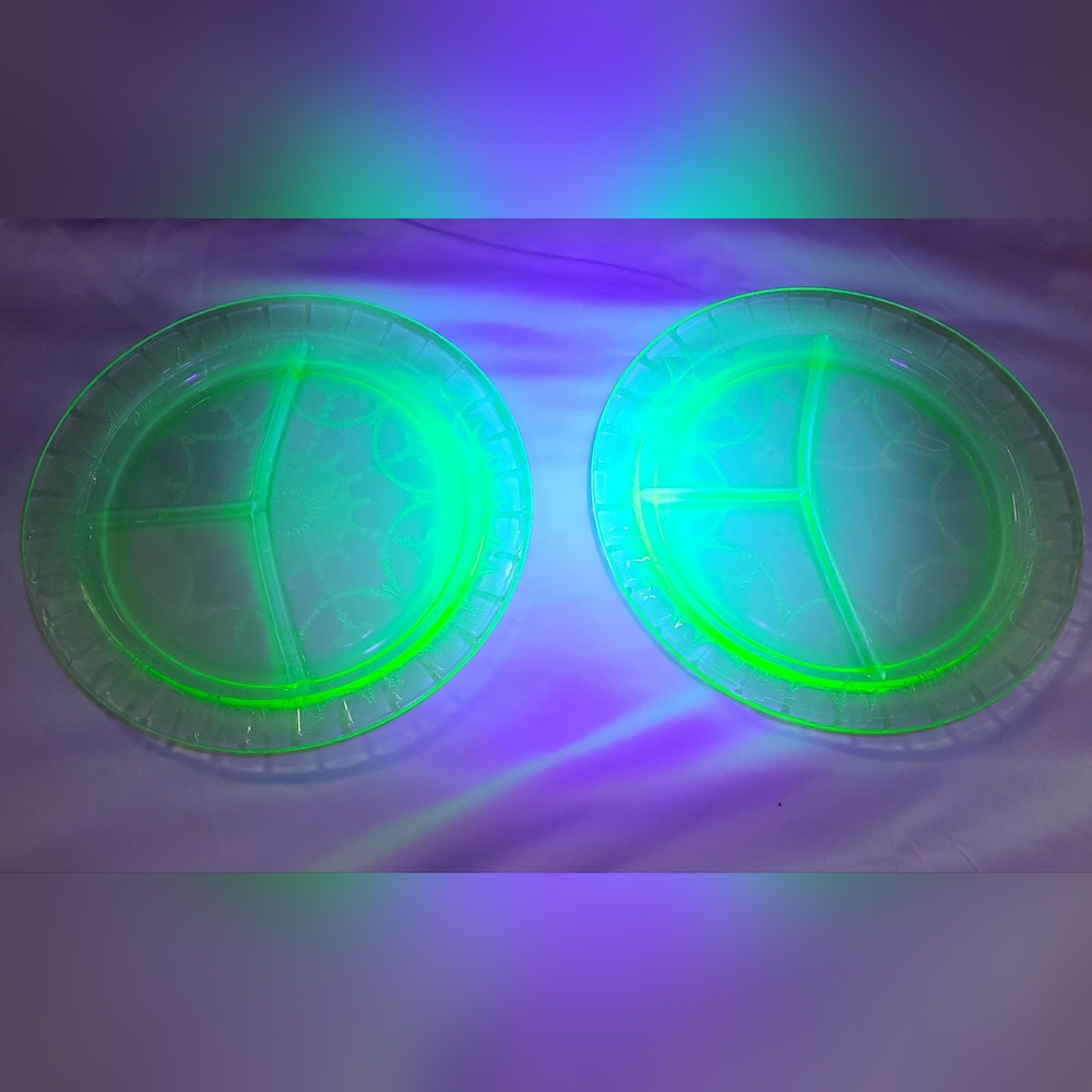 SET of 2 Uranium Glass Grill Plates